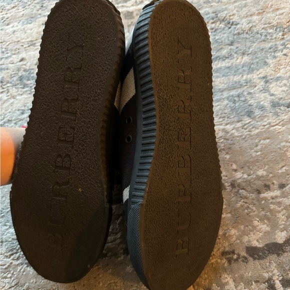 Burberry - Picture 3 of 5